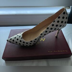 YDN, size 8, white polka dot chic pointed heels